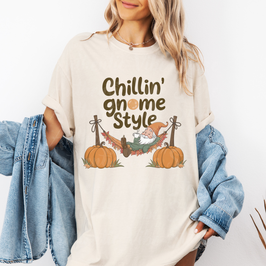 Chillin Gnome Style T-shirt, Funny Gnome Shirt for Fall, Cute Pumpkin Gnome Tee, Halloween Gnome Graphic Tee, Autumn Vibes T-Shirt