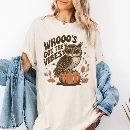 Funny Owl Graphic T-Shirt, Whos Got The Vibes Owl Shirt, Cute Owl Tee, Autumn Owl Design, Cool Owl Print Shirt, Halloween Owl Shirt